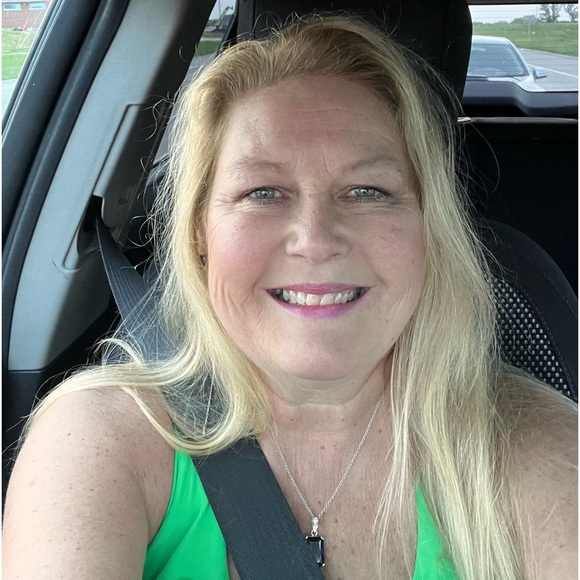 Meet your Posher, Kimberly - Picture 1 of 4